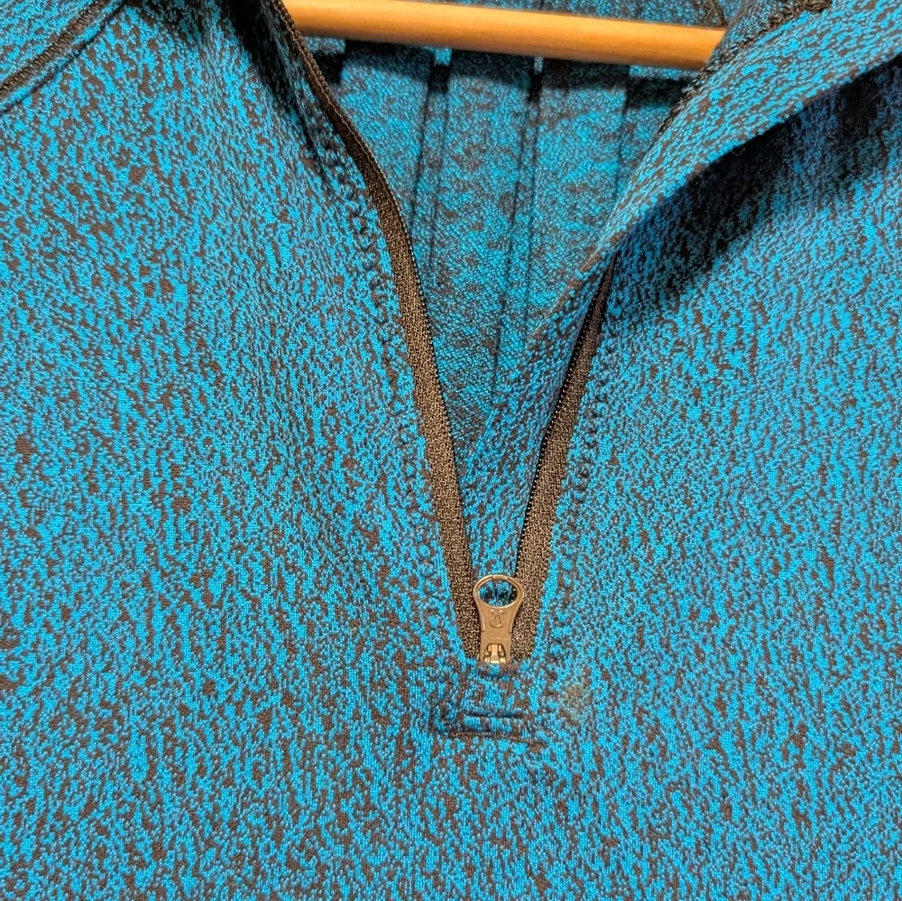 Lululemon Size 4 Blue Textured Half Zip Pullover Athletic Top